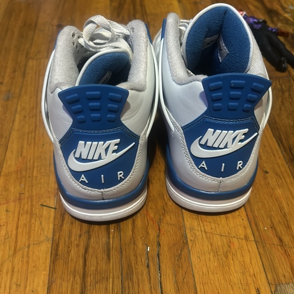 Jordan 4 retro "Military Blue" 2024
mens size 8 - Picture 3 of 6